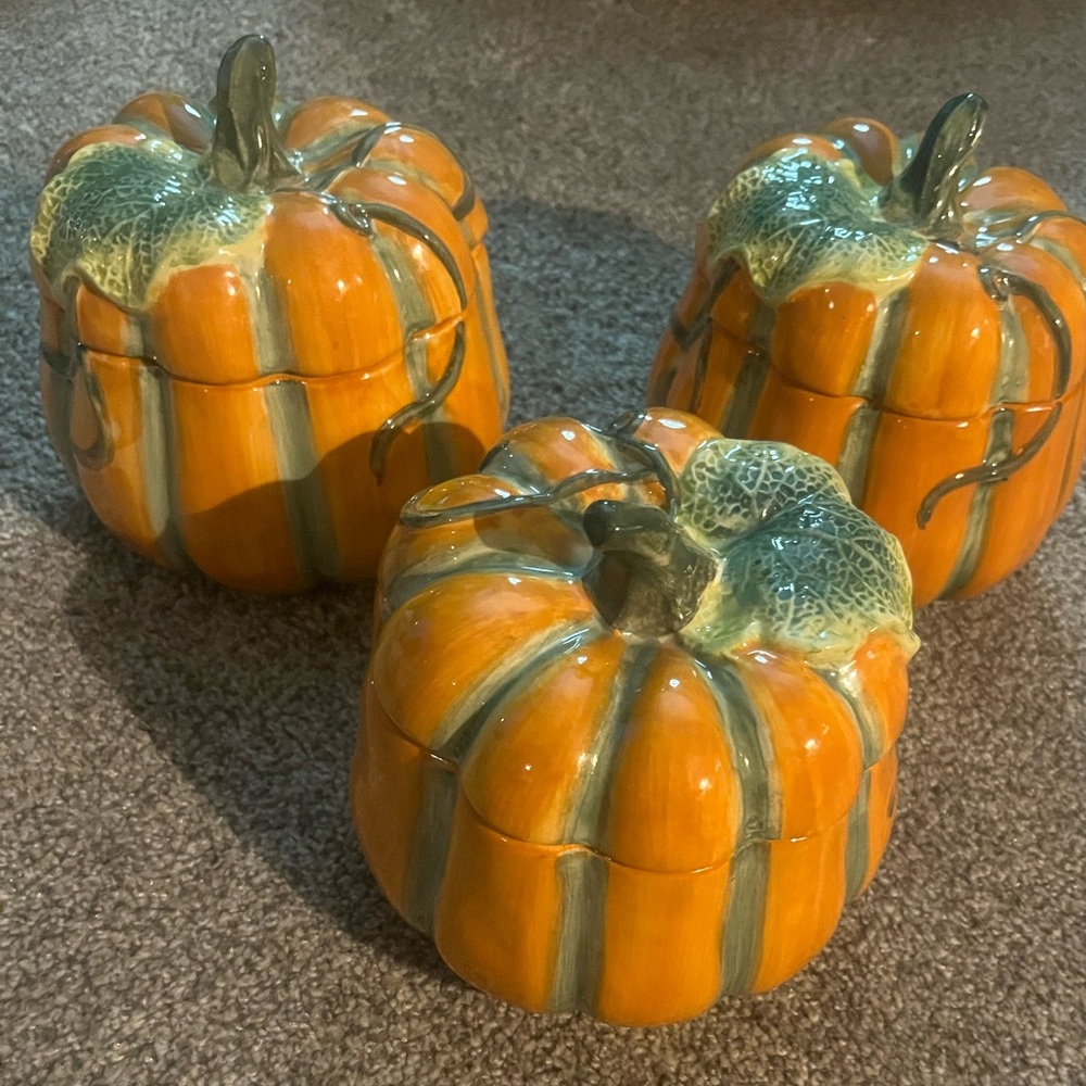 Pacific Rim Vintage Ceramic Pumpkin Decor set of 3 - 6” tall. Removable lid.